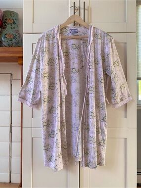 Vintage 90’s J. Appel Floral Ruffle Trim Robe